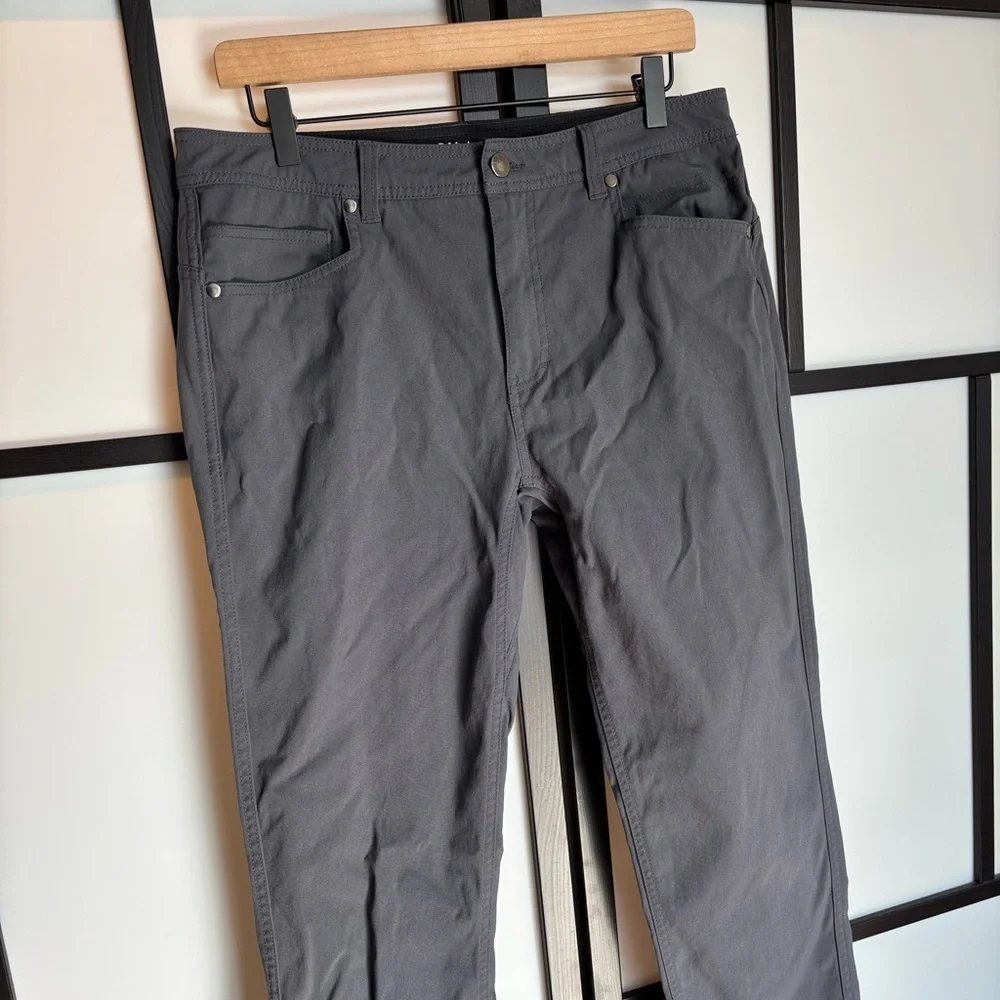 Western Rise men’s gray‎ pants. Size 33